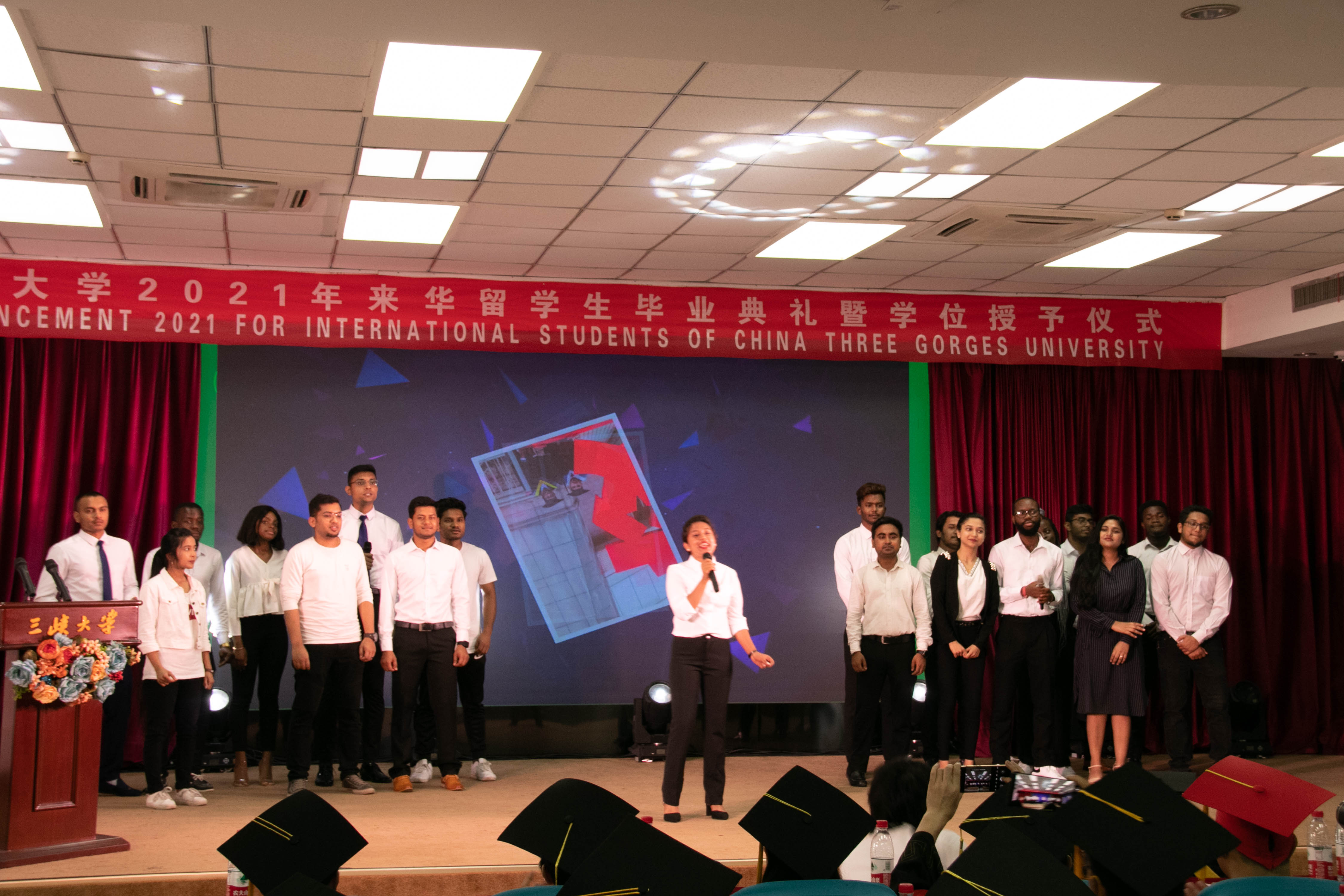 三峡大学举行2021届来华留学生毕业典礼暨学位授予仪式