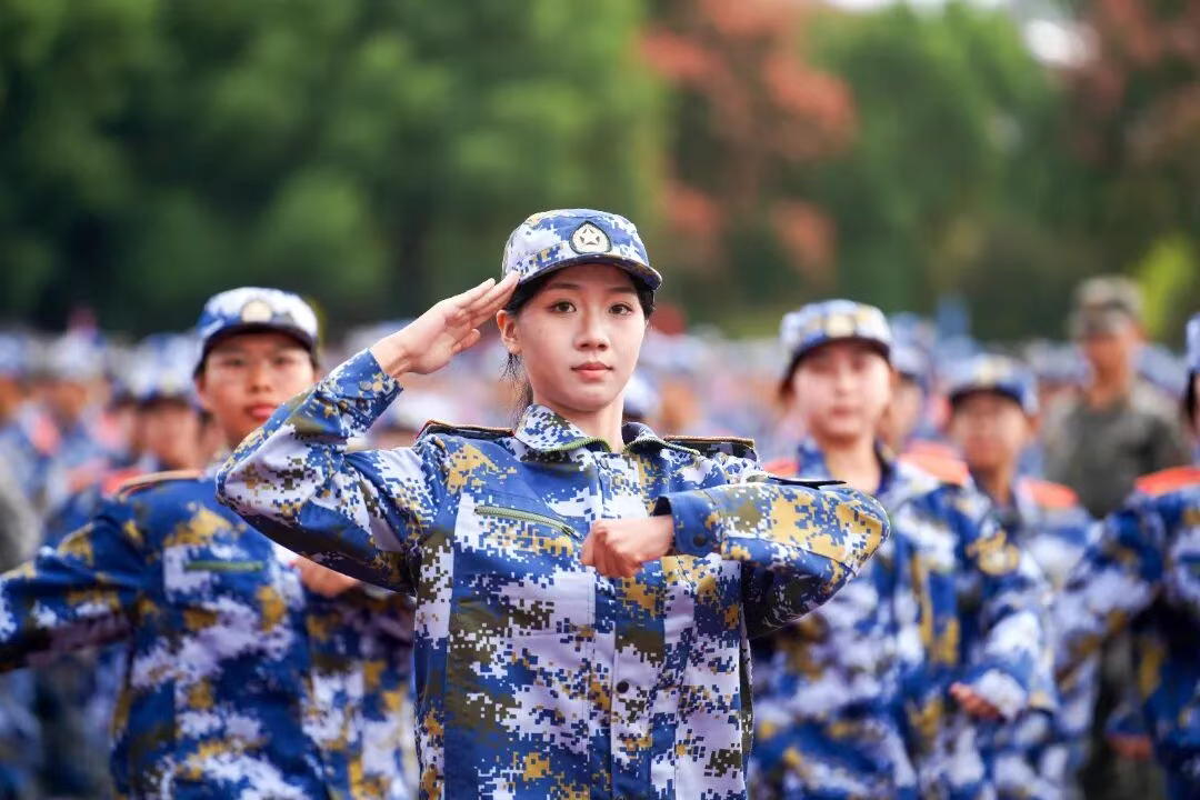 刚刚，全校沸腾了！现场超燃！