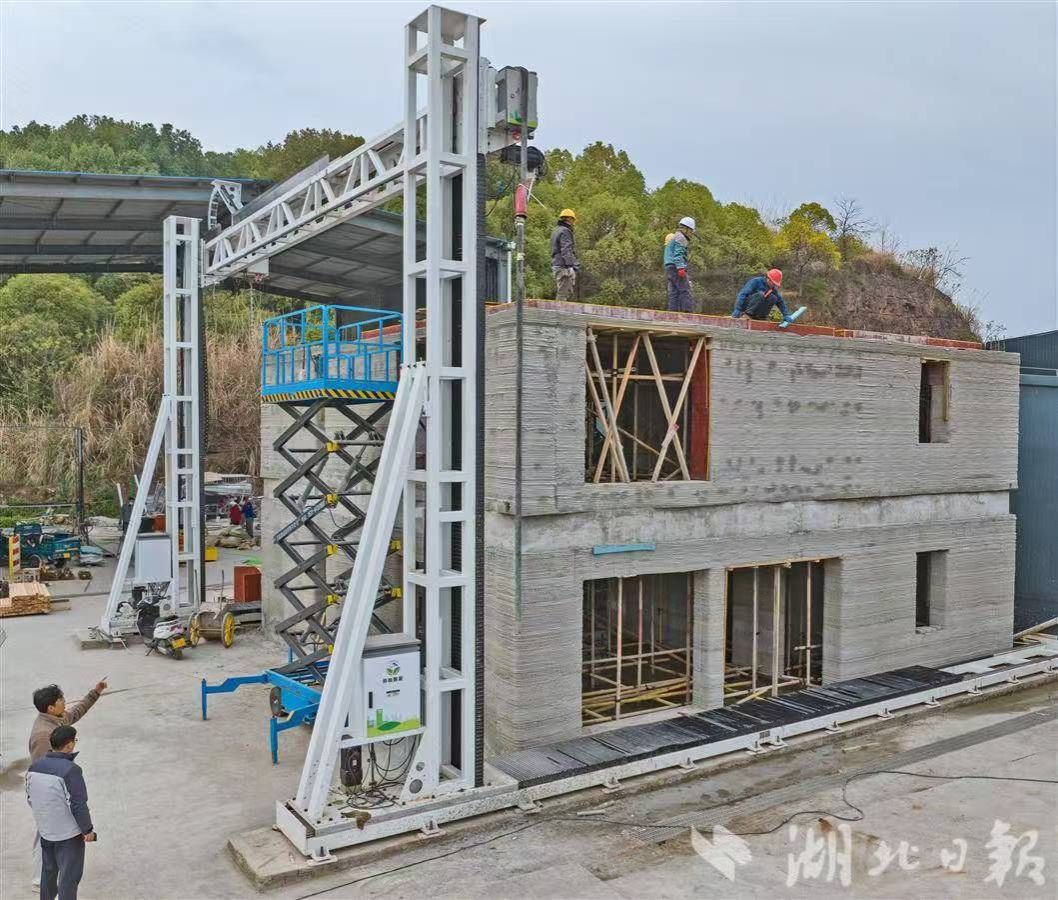 【湖北日报】三峡大学“打印”出双层小楼
