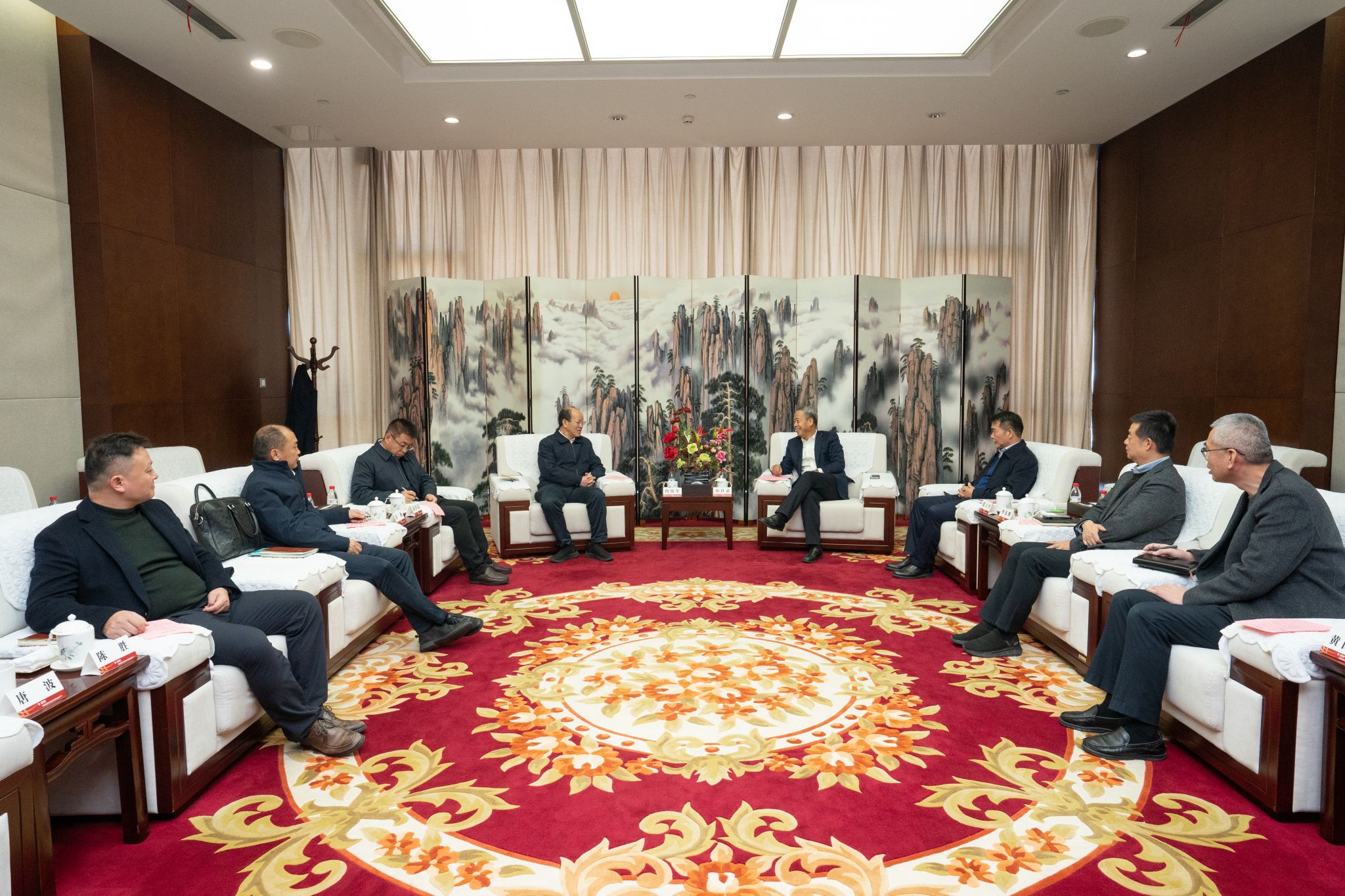 学校党委书记何伟军带队到国网南瑞集团交流